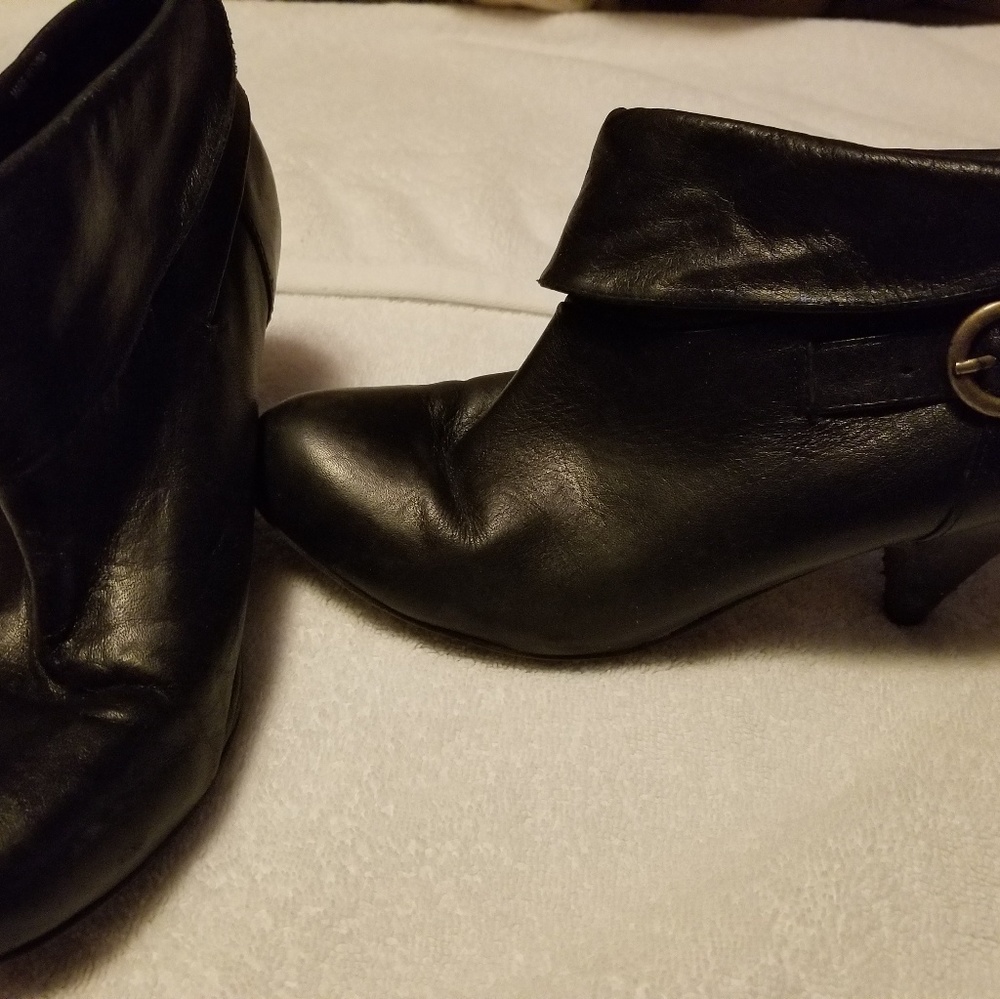 Aldo black low cut booties!